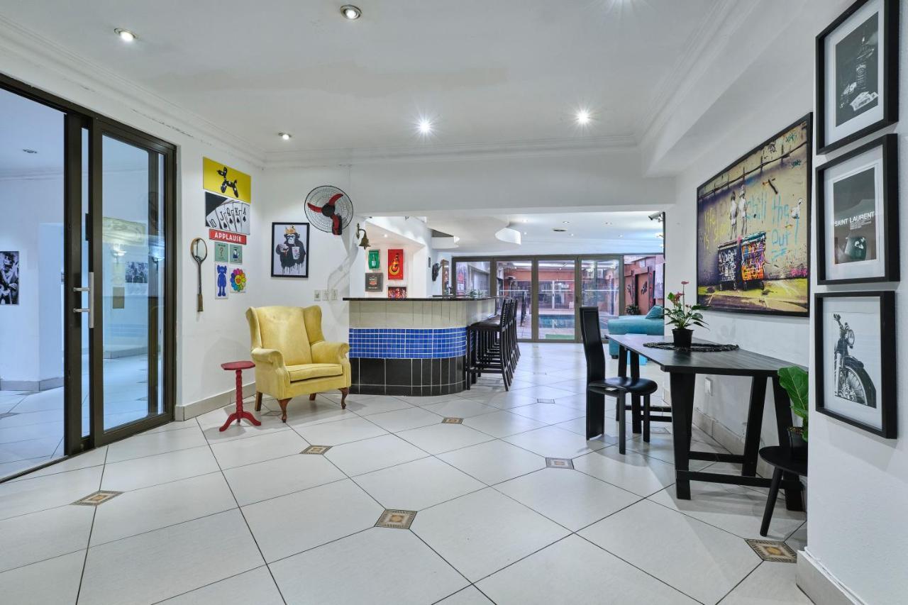 Inn&Out Sandton Park Johannesburg Exterior foto